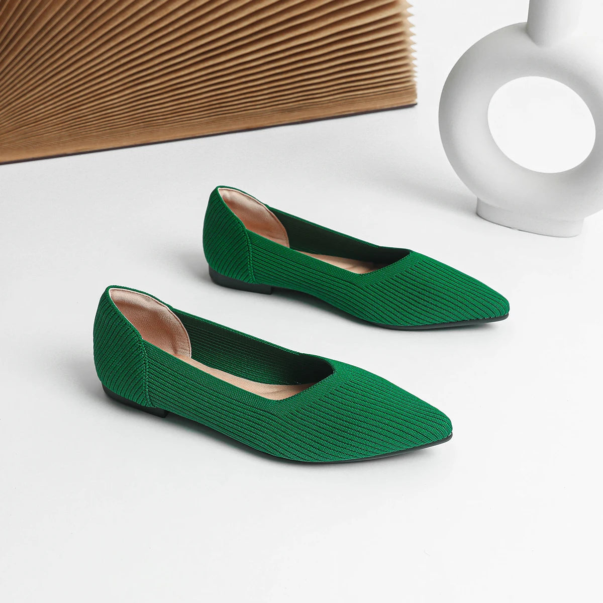 Women's flat shoes with pointed soft knitted sole breathable and comfortable shoes Spring and Autumn 2024 new model