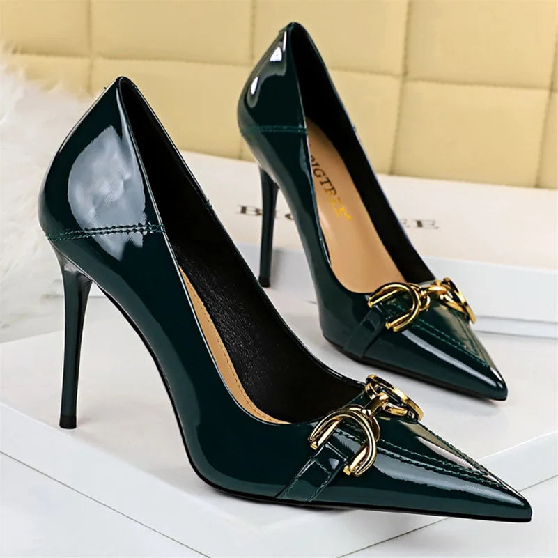 Women 7cm 10cm High Heels Wedding Nude Green Red Pumps Lady Luxury Designer Replica Metal Chain Stiletto Low Heels Fashion Shoes