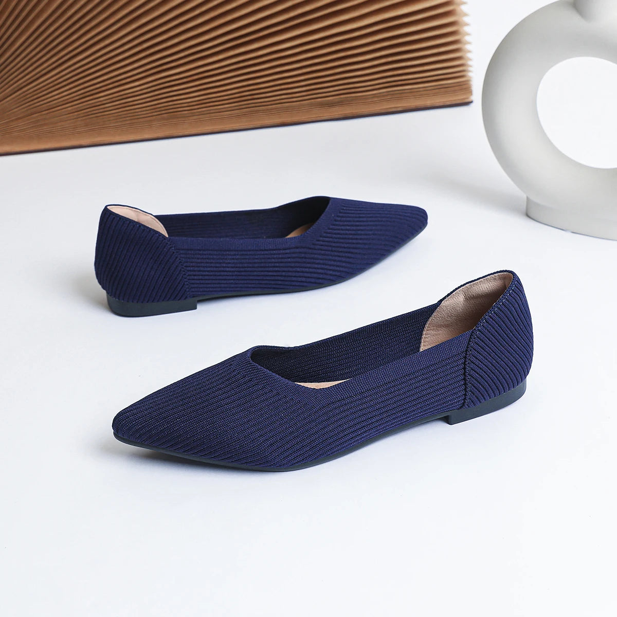 Women's flat shoes with pointed soft knitted sole breathable and comfortable shoes Spring and Autumn 2024 new model