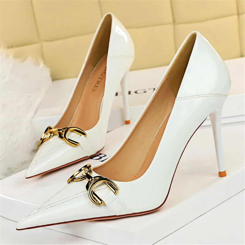 Women 7cm 10cm High Heels Wedding Nude Green Red Pumps Lady Luxury Designer Replica Metal Chain Stiletto Low Heels Fashion Shoes