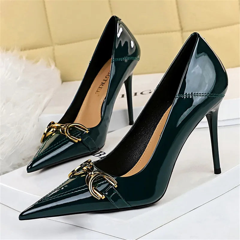 Women 7cm 10cm High Heels Wedding Nude Green Red Pumps Lady Luxury Designer Replica Metal Chain Stiletto Low Heels Fashion Shoes