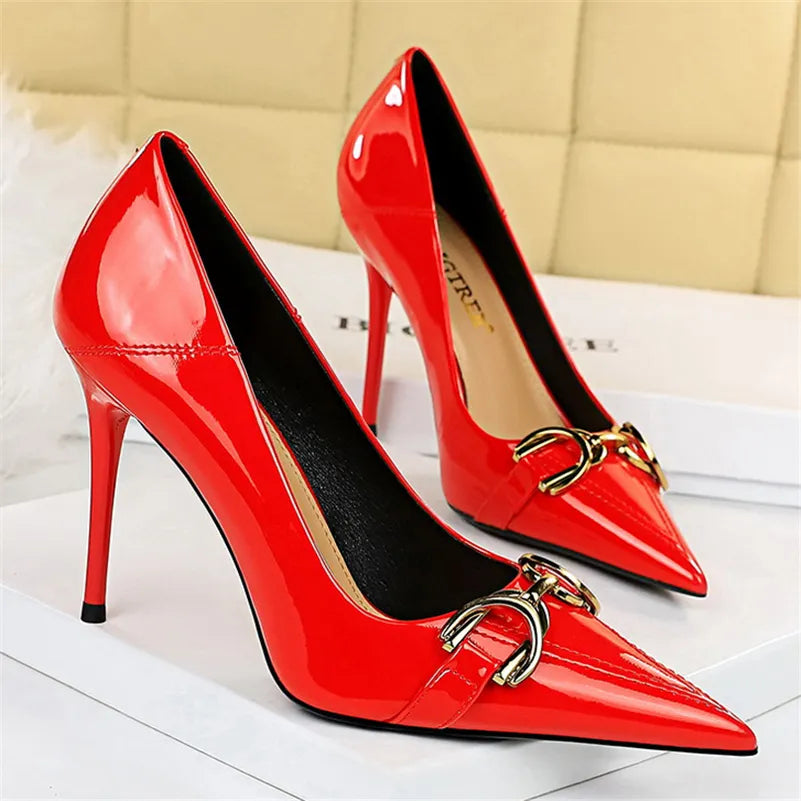Women 7cm 10cm High Heels Wedding Nude Green Red Pumps Lady Luxury Designer Replica Metal Chain Stiletto Low Heels Fashion Shoes