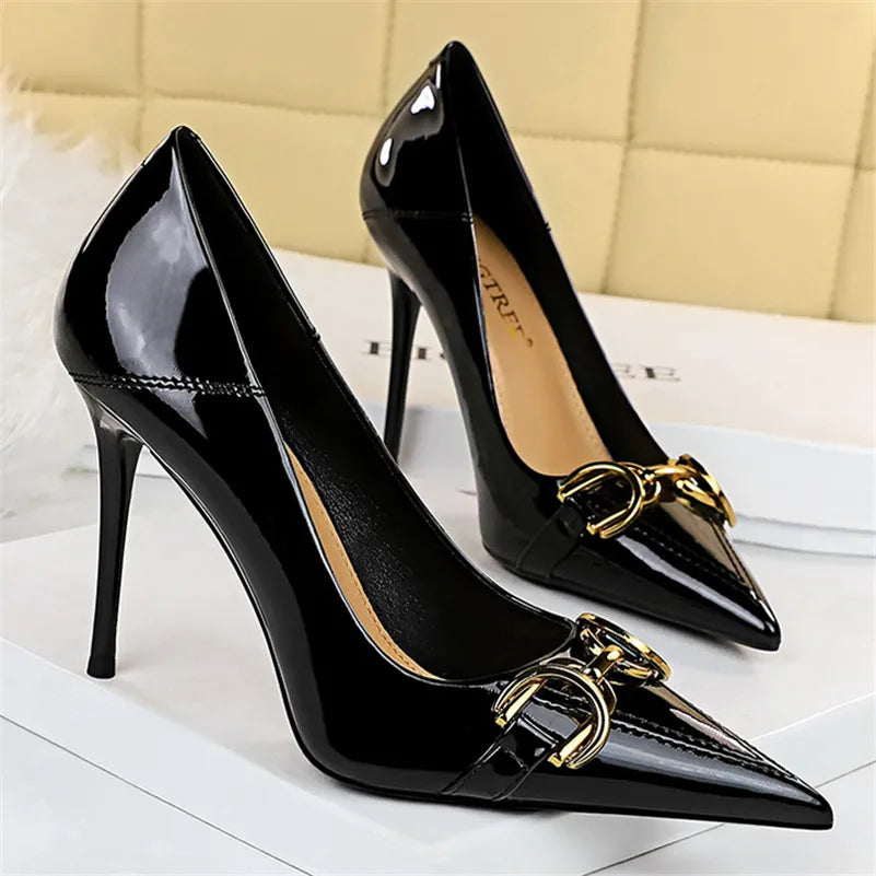 Women 7cm 10cm High Heels Wedding Nude Green Red Pumps Lady Luxury Designer Replica Metal Chain Stiletto Low Heels Fashion Shoes