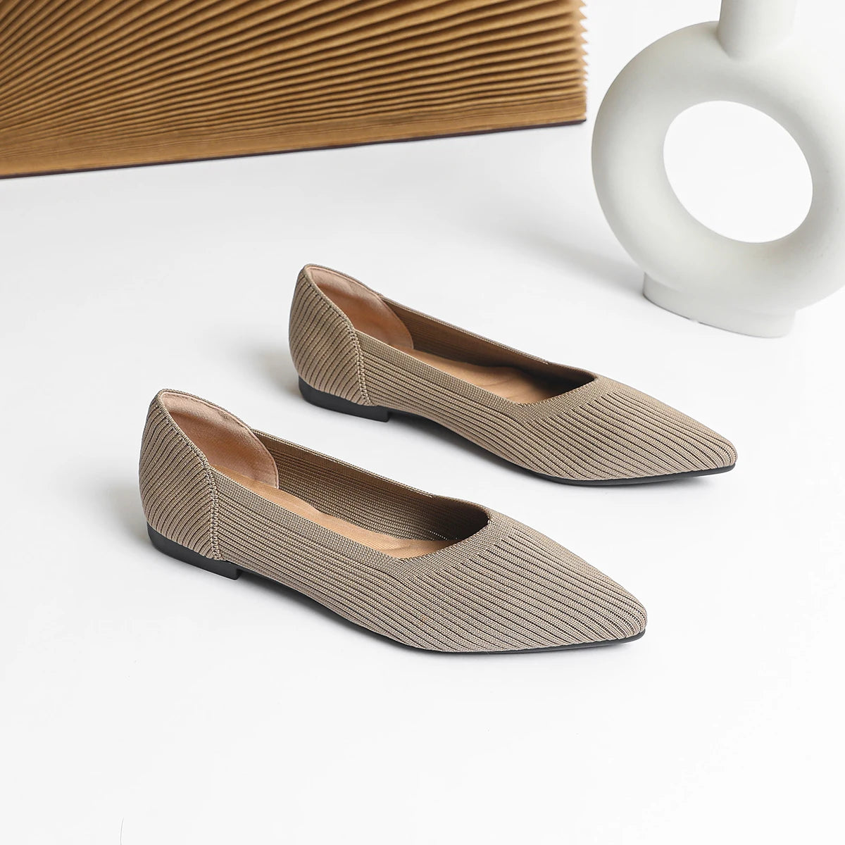 Women's flat shoes with pointed soft knitted sole breathable and comfortable shoes Spring and Autumn 2024 new model