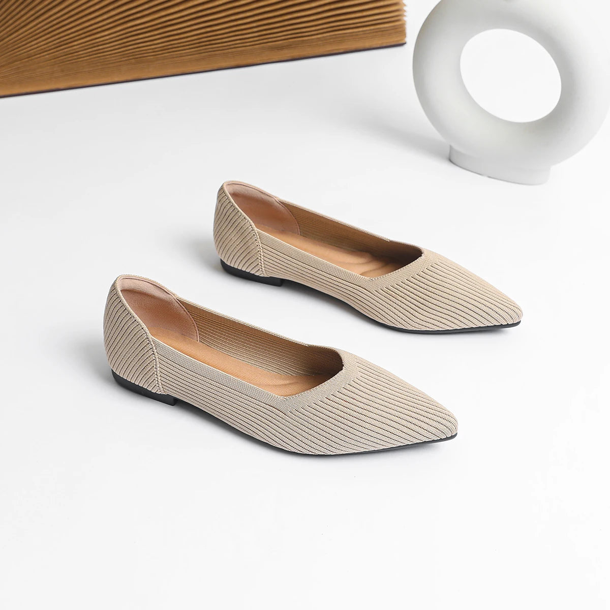 Women's flat shoes with pointed soft knitted sole breathable and comfortable shoes Spring and Autumn 2024 new model