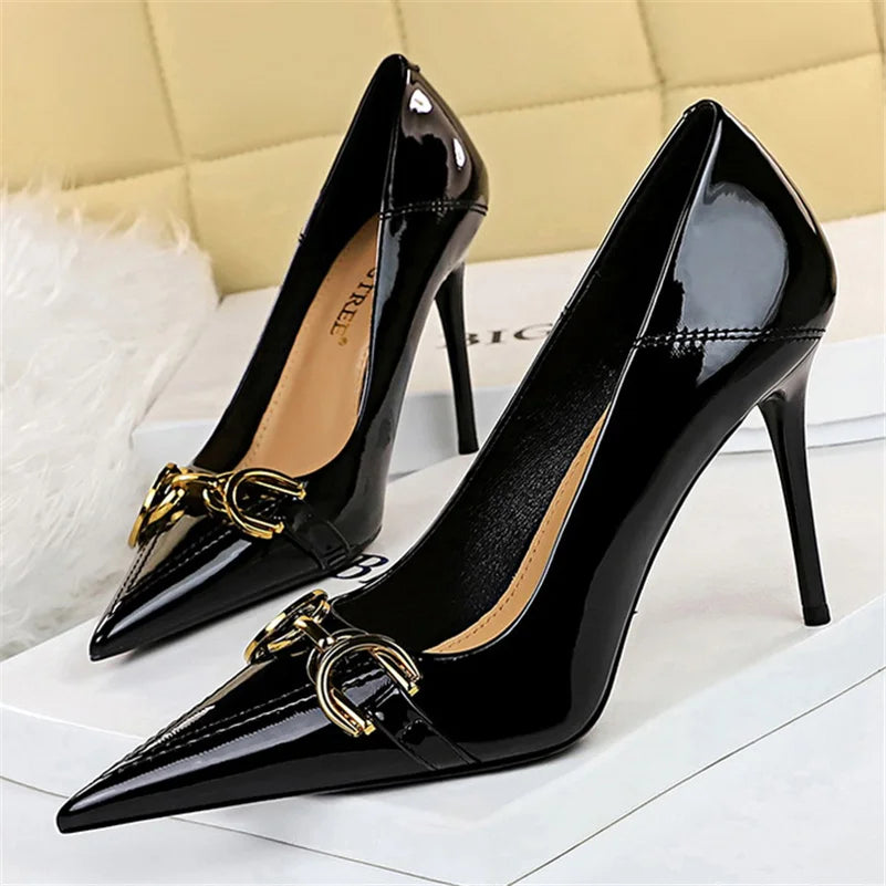 Women 7cm 10cm High Heels Wedding Nude Green Red Pumps Lady Luxury Designer Replica Metal Chain Stiletto Low Heels Fashion Shoes